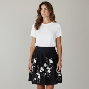 Carol Little embroidered black skirt, size 6 side zip excellent condition